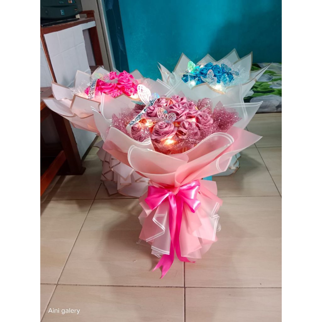 

round bucket pita satin rose jumbo