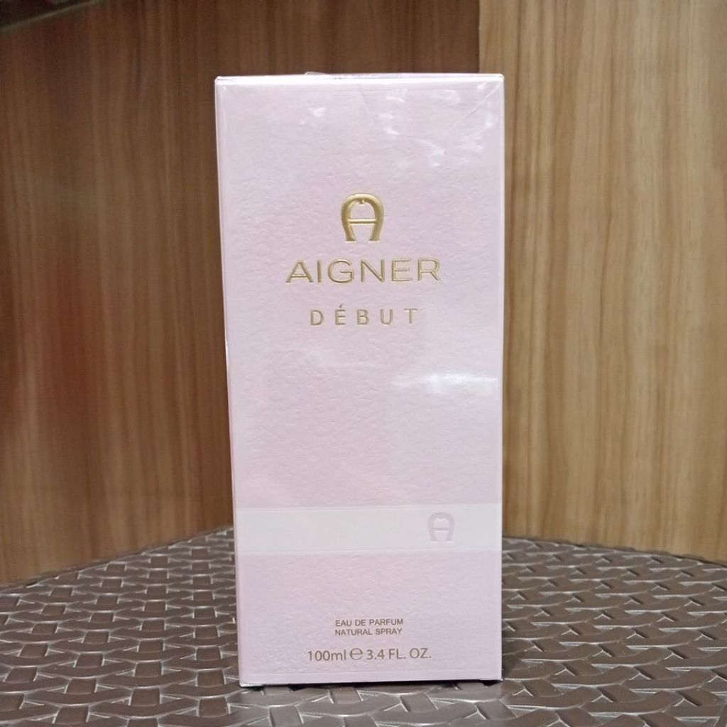 Aigner Debut