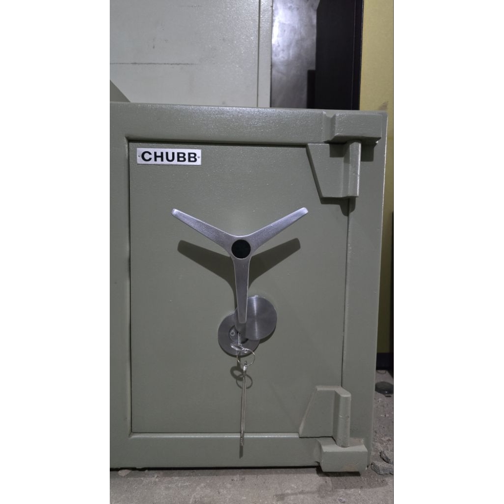 Brankas Chubb lips tinggi 50cm