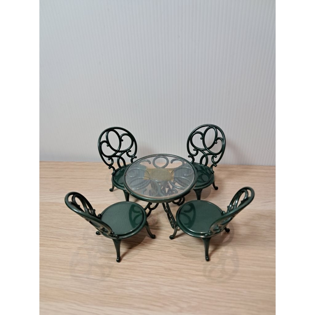 Sylvanian Families - Ornate Garden Table and Chair