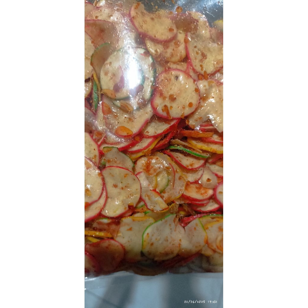 

KRUPUK SEBLAK CIKUR /PEDAS DAUN JERUK 500 GRAM