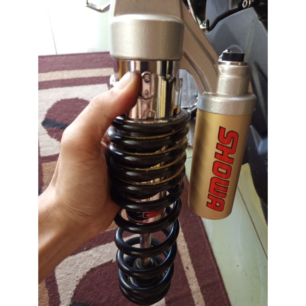 Showa anting bebek untuk motor matic