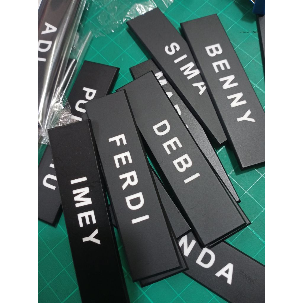 

nama dada / nametag hitam dof