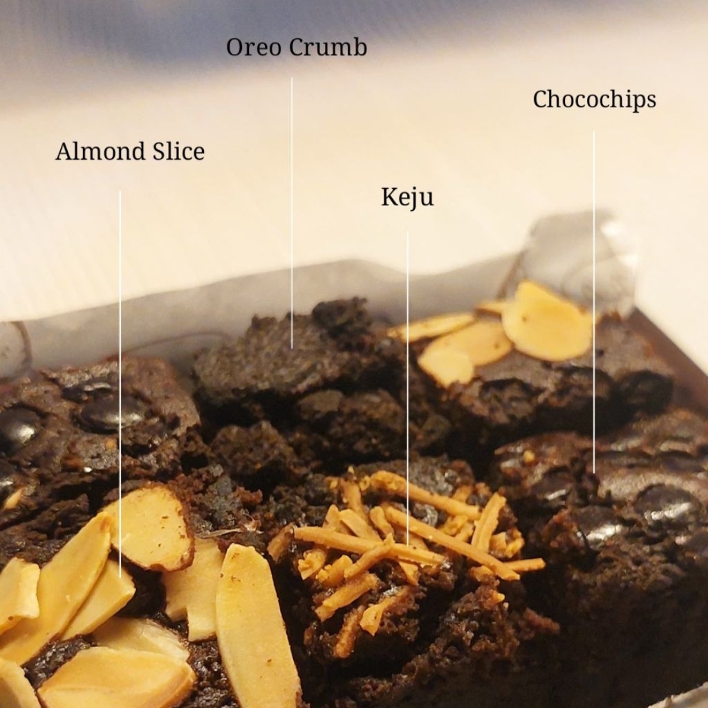 

Mini Fudgy Brownie Fresh Baked by Lasa Pastry | 10x10 cm