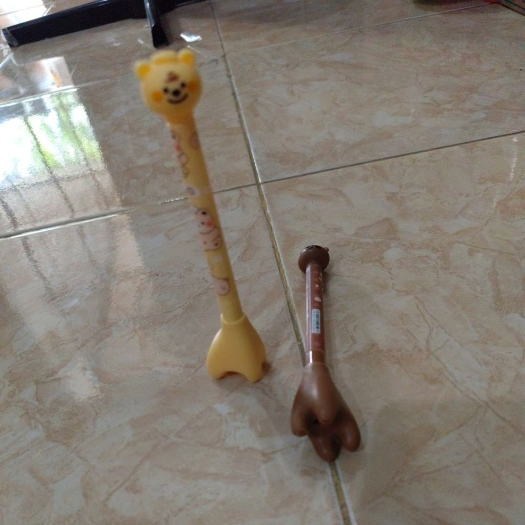 

pen gel stand motif beruang