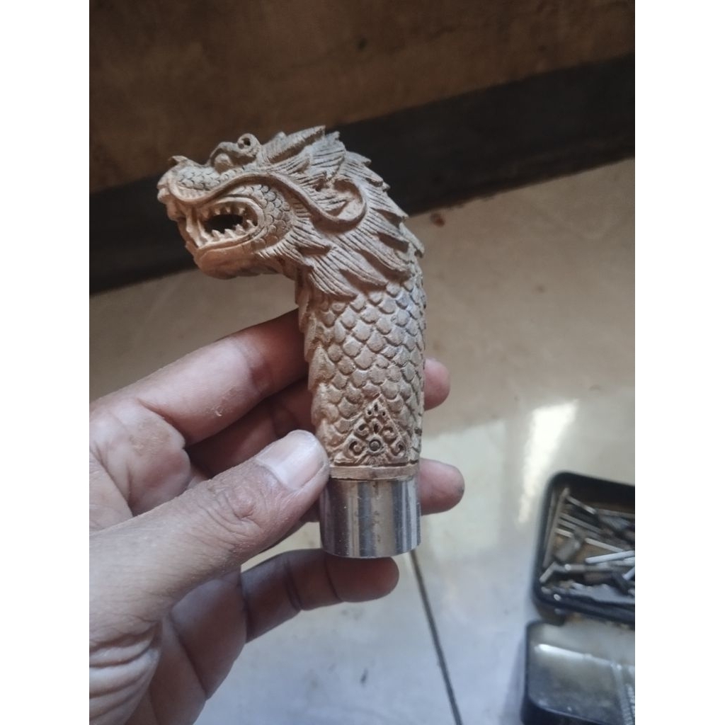 hulu keris ukir naga kayu seno