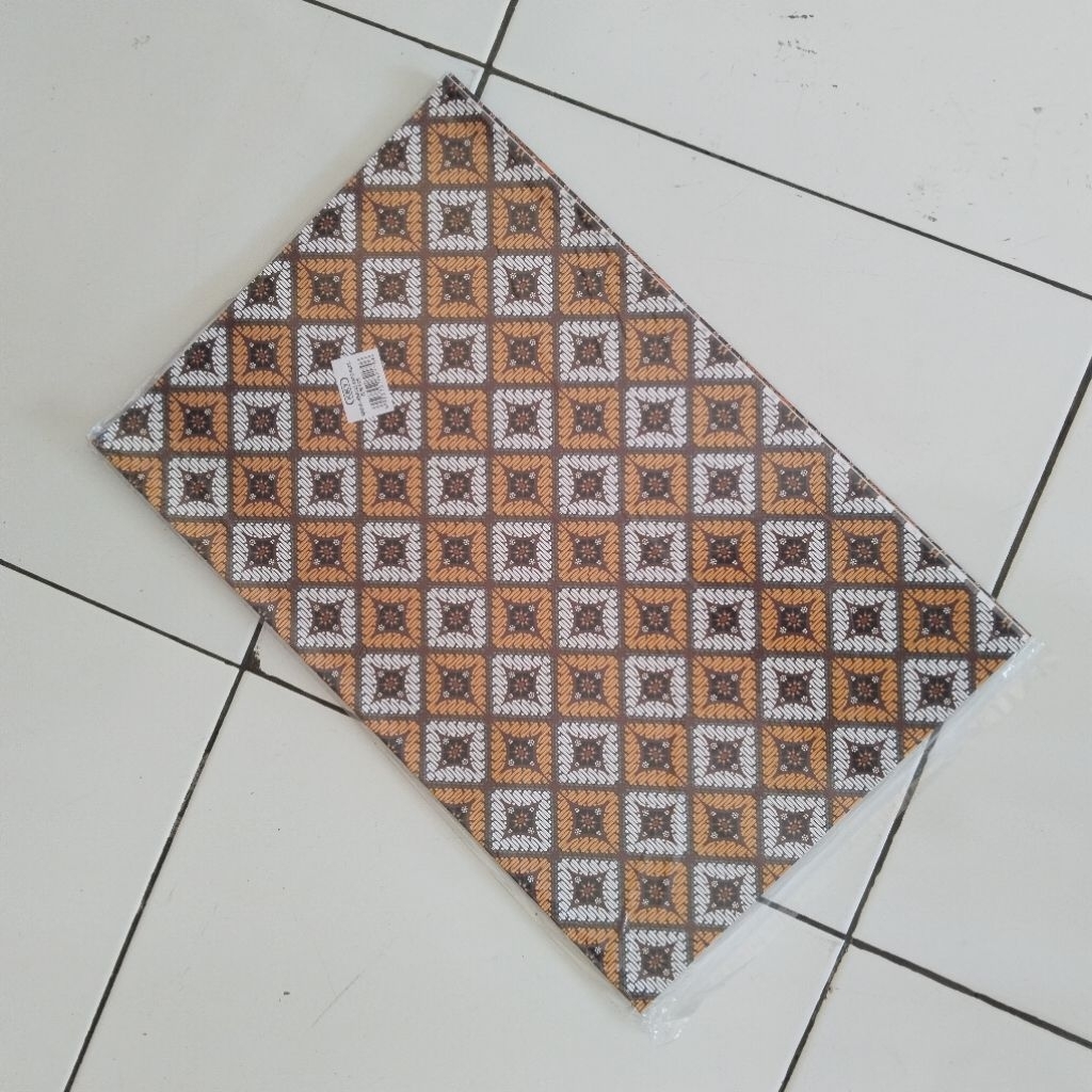 

Kertas Kado Batik Per 25 Lembar