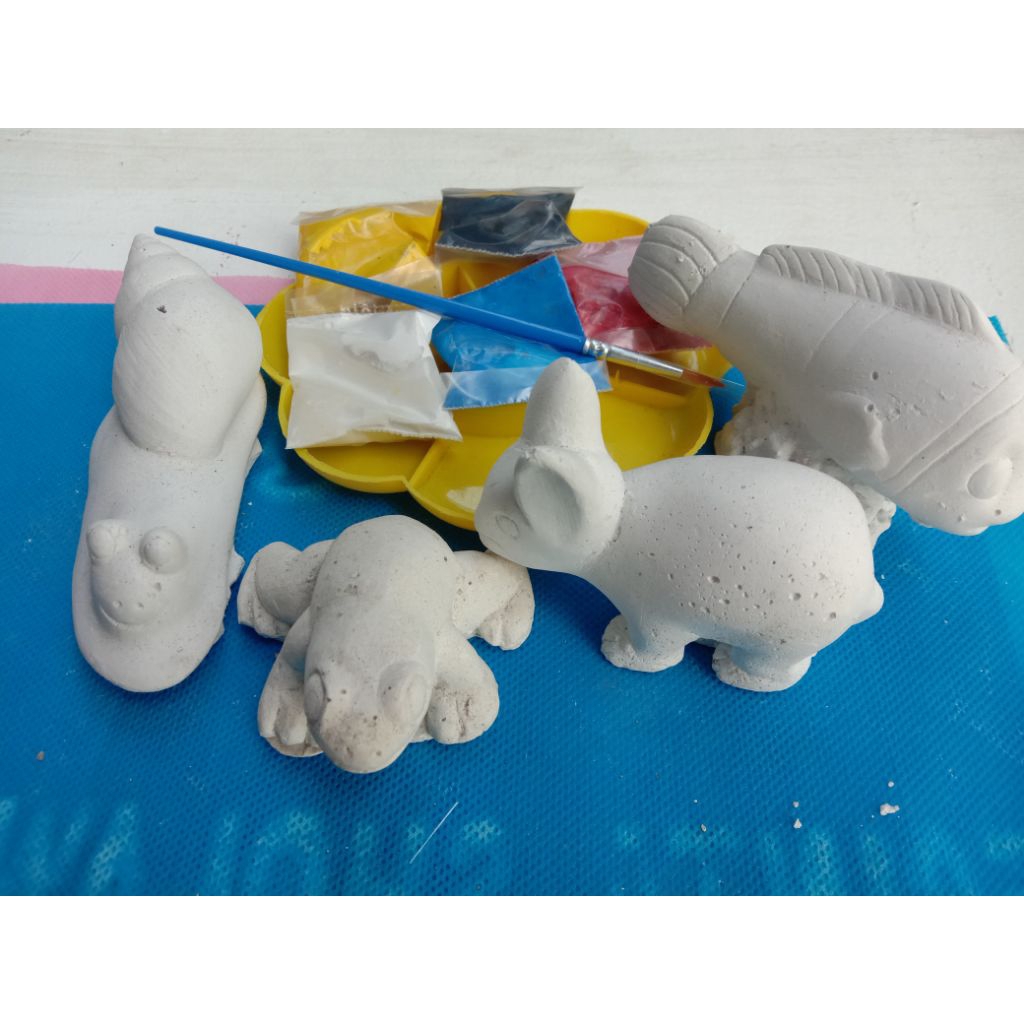 

paket lukis 4 patung,1 kuas,5cat,1 palet