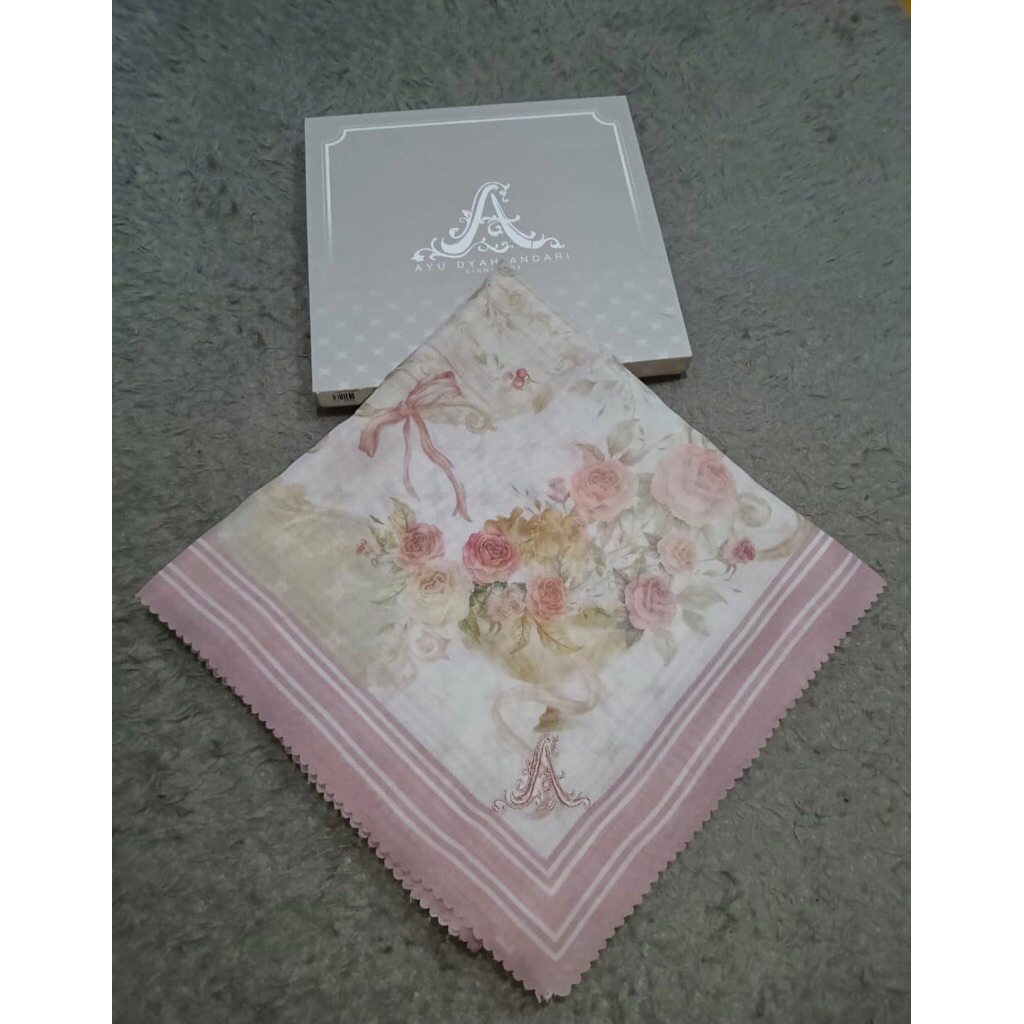 Prelov Ayu Dyah Andari Monalisa series