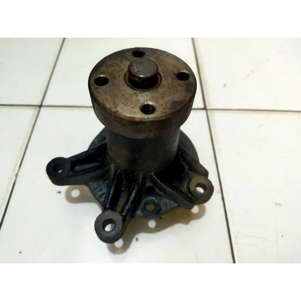 Mercedes 240D OM616 W114 W115 W123 Water Pump NOS OEM
