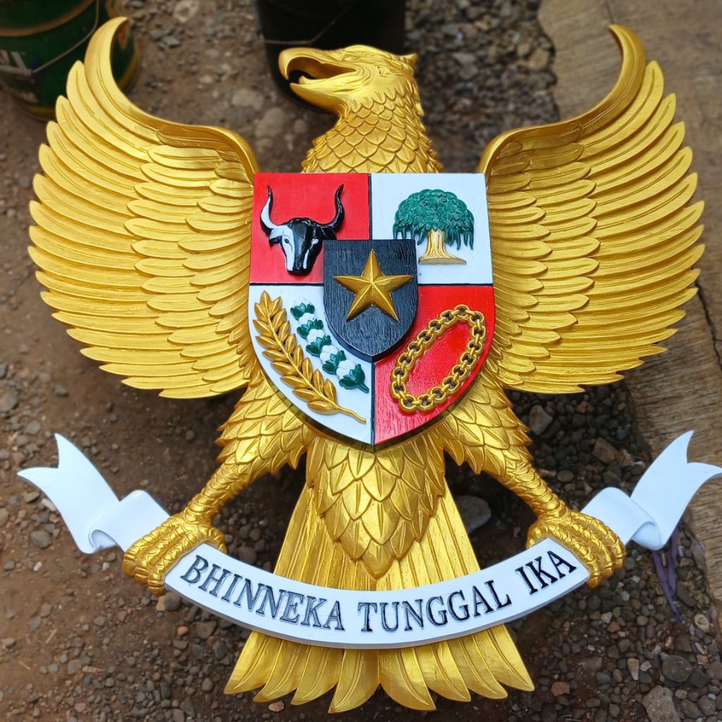 Patung Garuda Pancasila Kayu Jati Ukir Hiasan Dinding Lambang Garuda