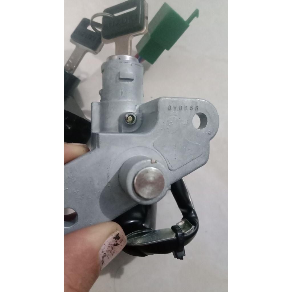 Kunci kontak Suzuki Crystal