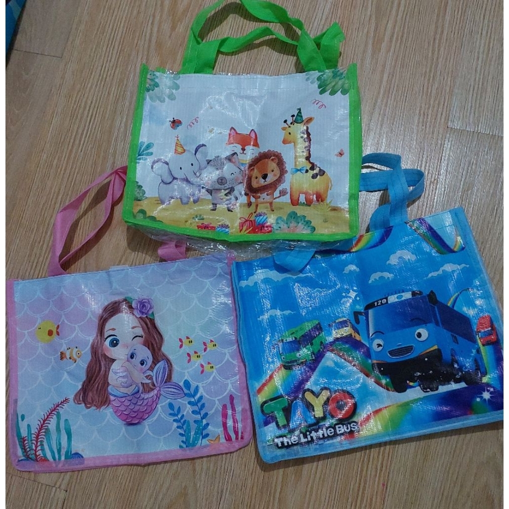 

Tas Hampers Ulang Tahun / Acara Apa Aja Take All 3pcs Free 1pcs Motif Pokemon