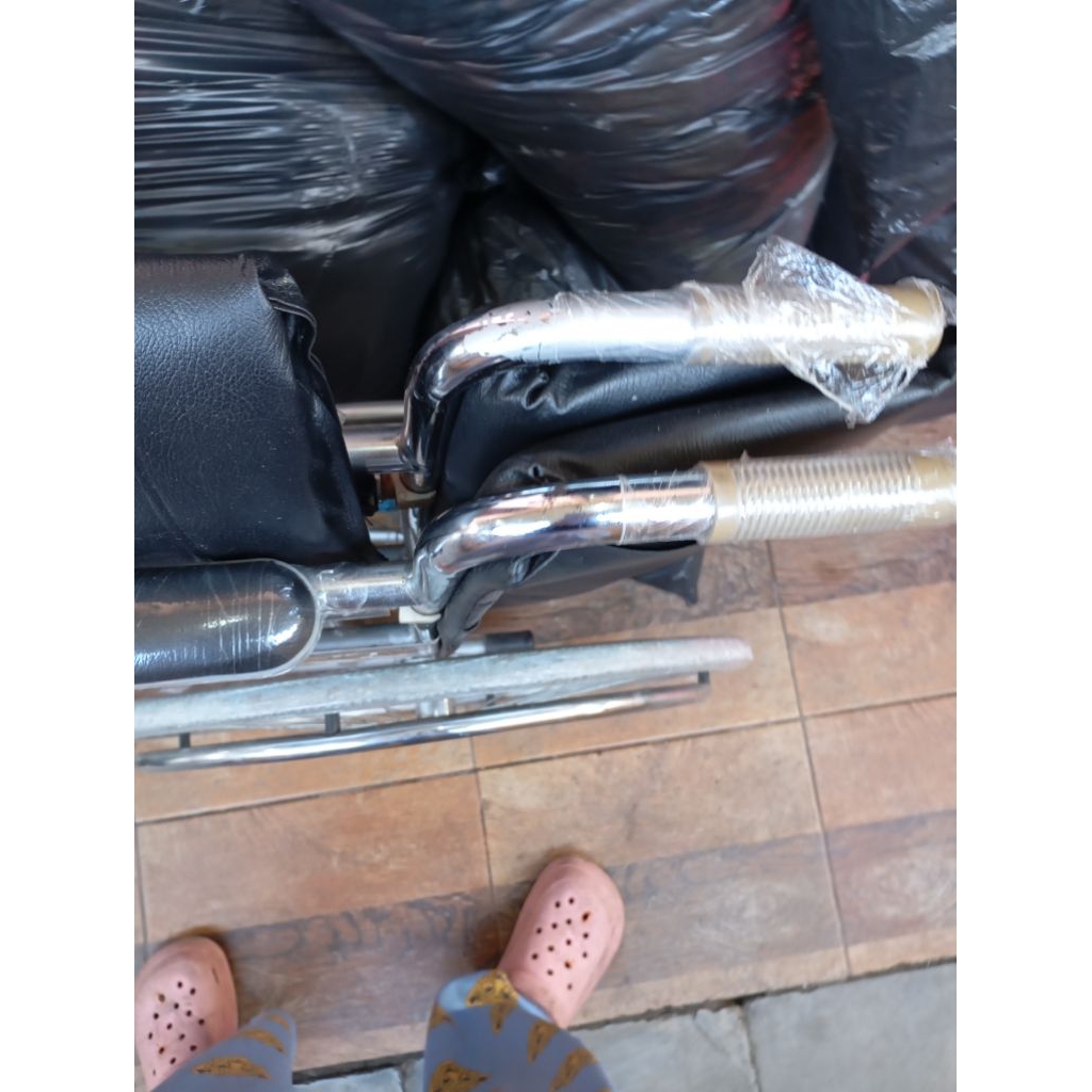 Kursi roda seken bekas