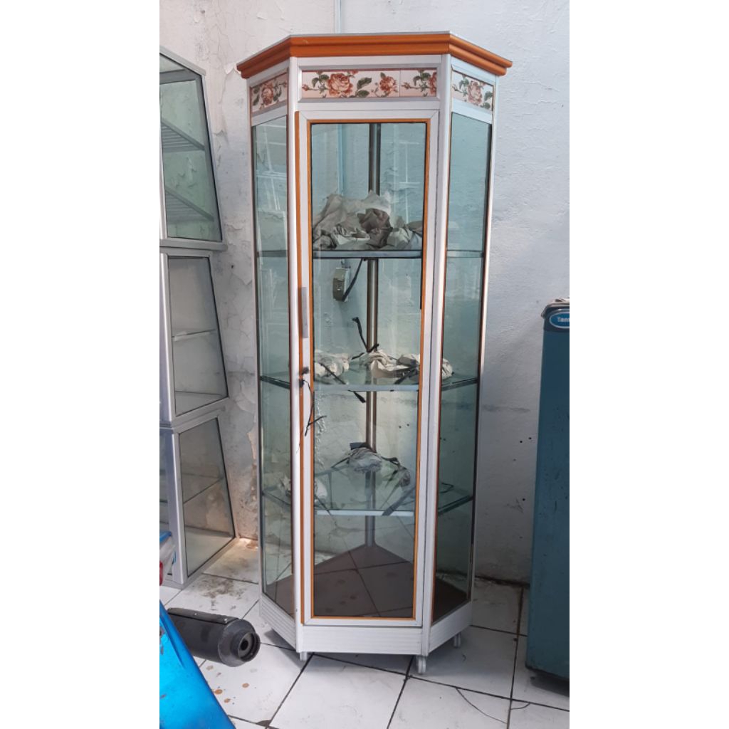 Lemari sudut//Lemari Hias/Lemari Kaca 1 pintu