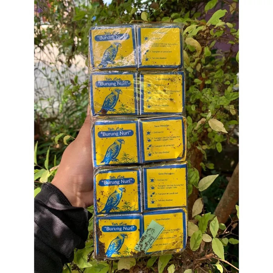 

Teh Cap Burung Nuri wangi cita rasa Indonesia - Teh lokal per slop / Teh Tubruk isi 10pcs 40gr