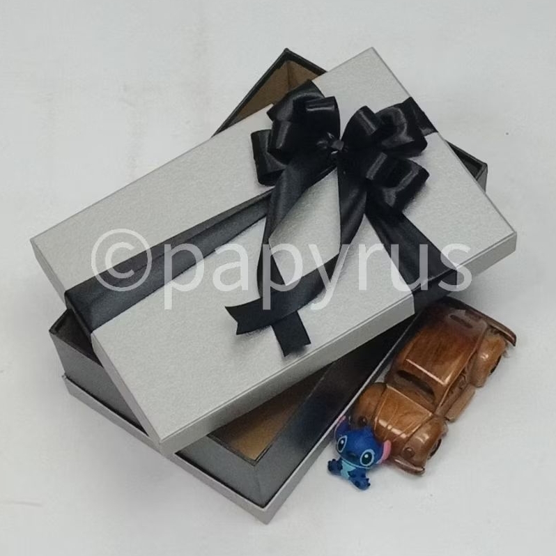 

PAPYRUS Sandwich 17,5x27,5 Tinggi 8cm Kotak Kado Gift Box Hardbox Hampers V3