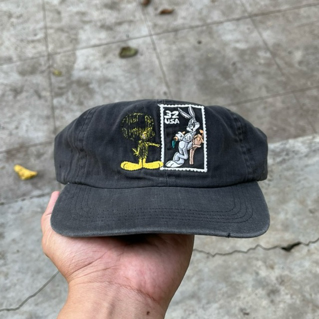 VINTAGE Looney Tunes Hat Cap Mens Snapback Black USPS Stamp Collection Bugs 32