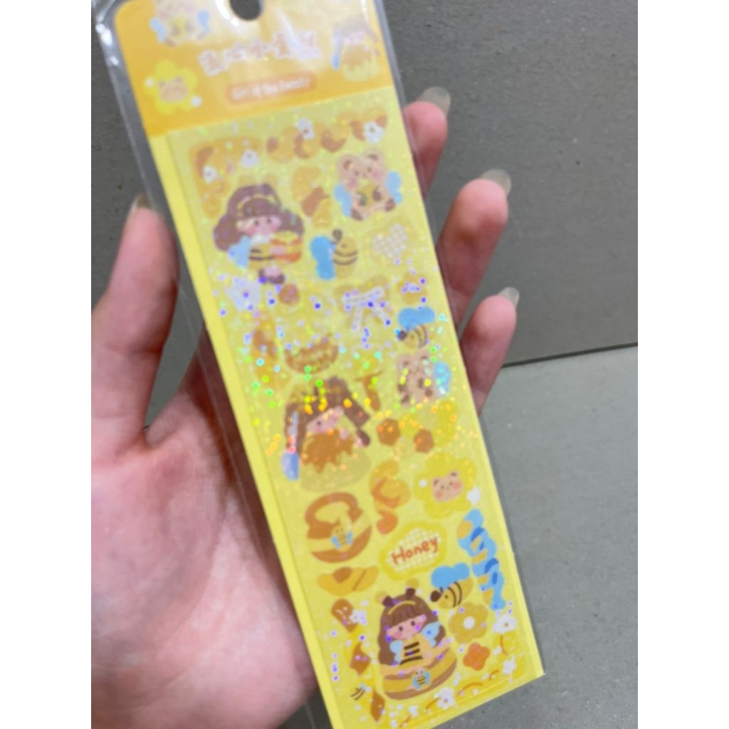 

Sticker lebah hologram ukuran 18 x 5.5cm