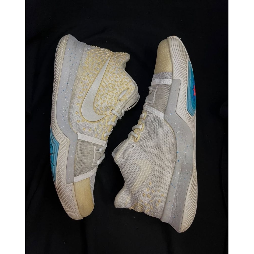 Sepatu Basket Nike Kyrie 3 (43/27,5)