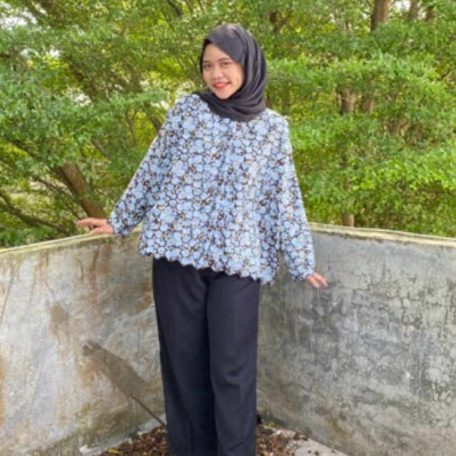 Blouse Biru Motif Bunga - Blouse Bunga Biru