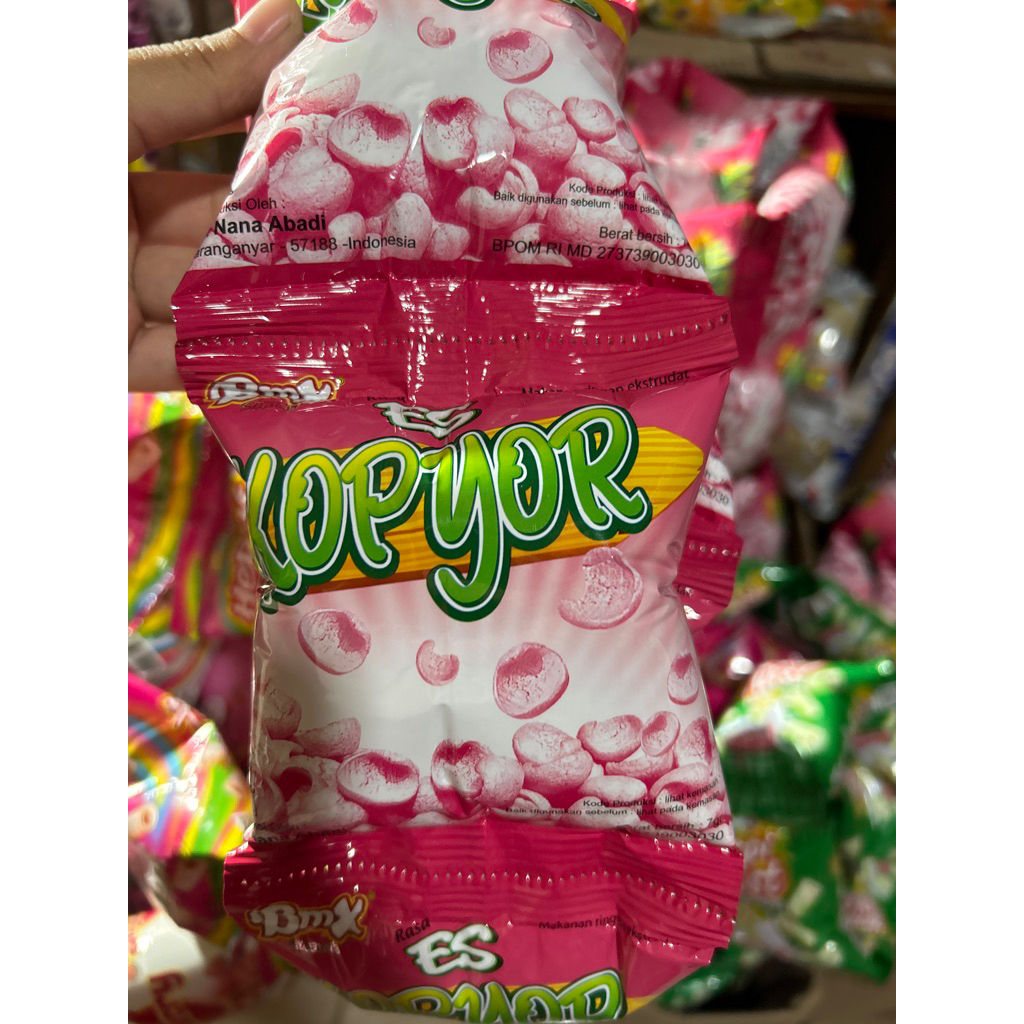 

Snack Es Kopyor isi 10pcs