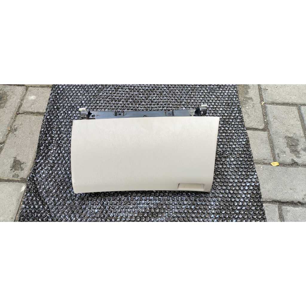 Tutup Laci Dashboard Mobil Innova 2004 - 2015