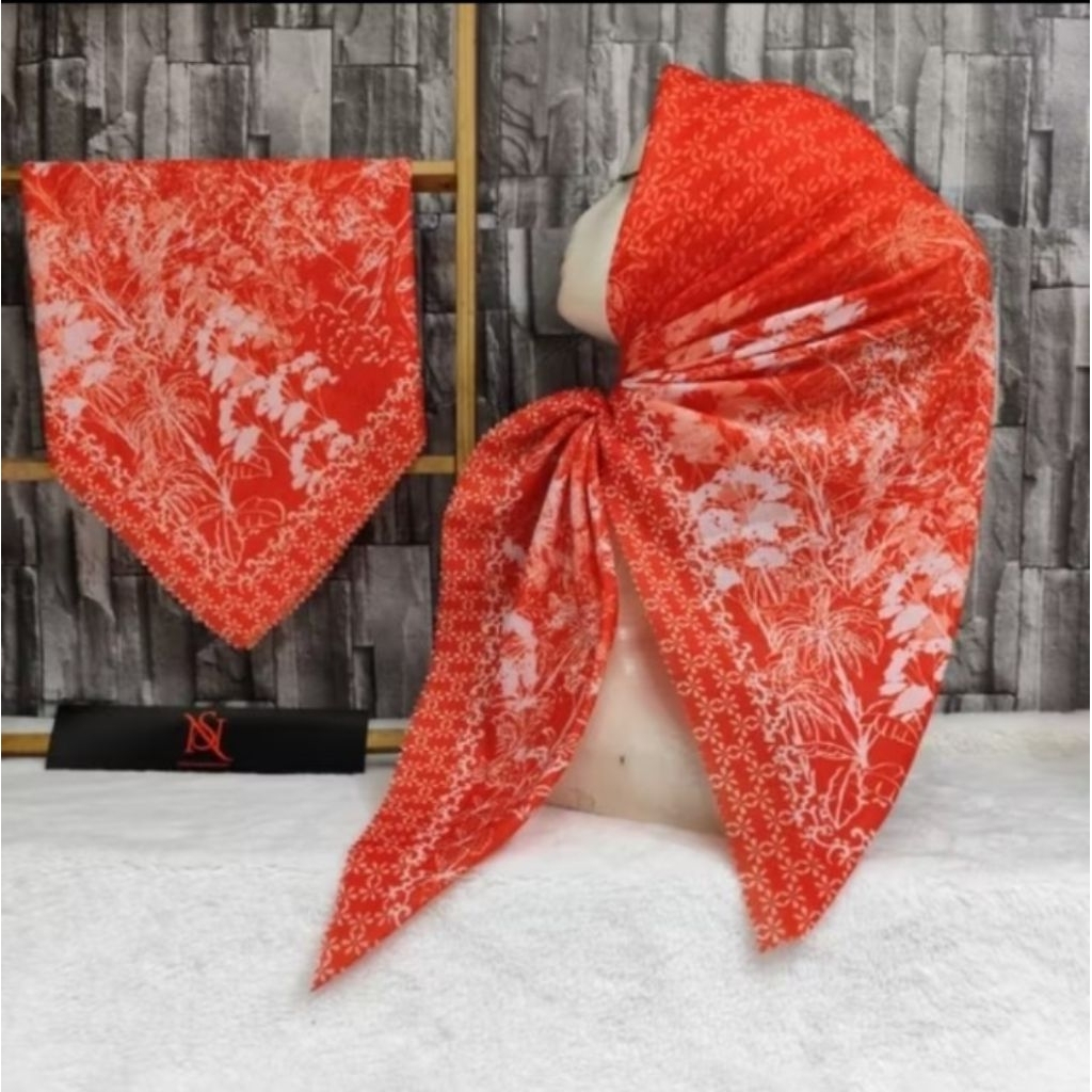 HIJAB SEGI EMPAT VOAL MOTIF BUNGA POHON MERAH CERAH