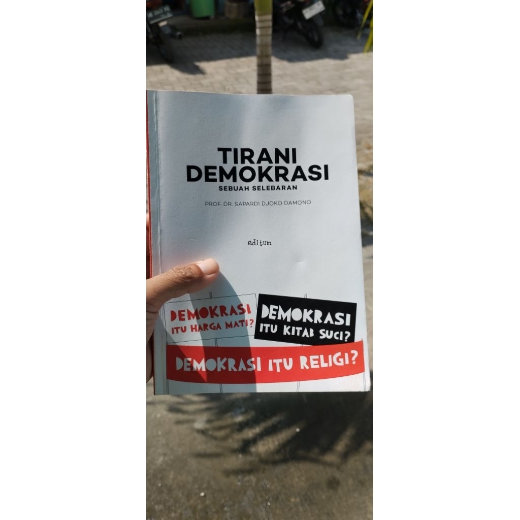 TIRANI DEMOKRASI karya mendiang Sapardi Djoko Damono. Original.