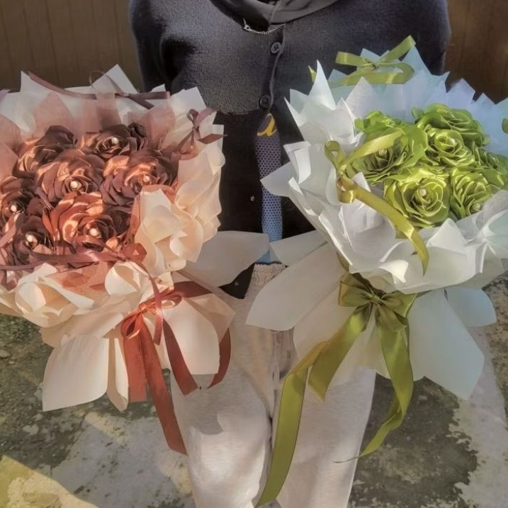 

bucket pita satin 10 tangkai warna army