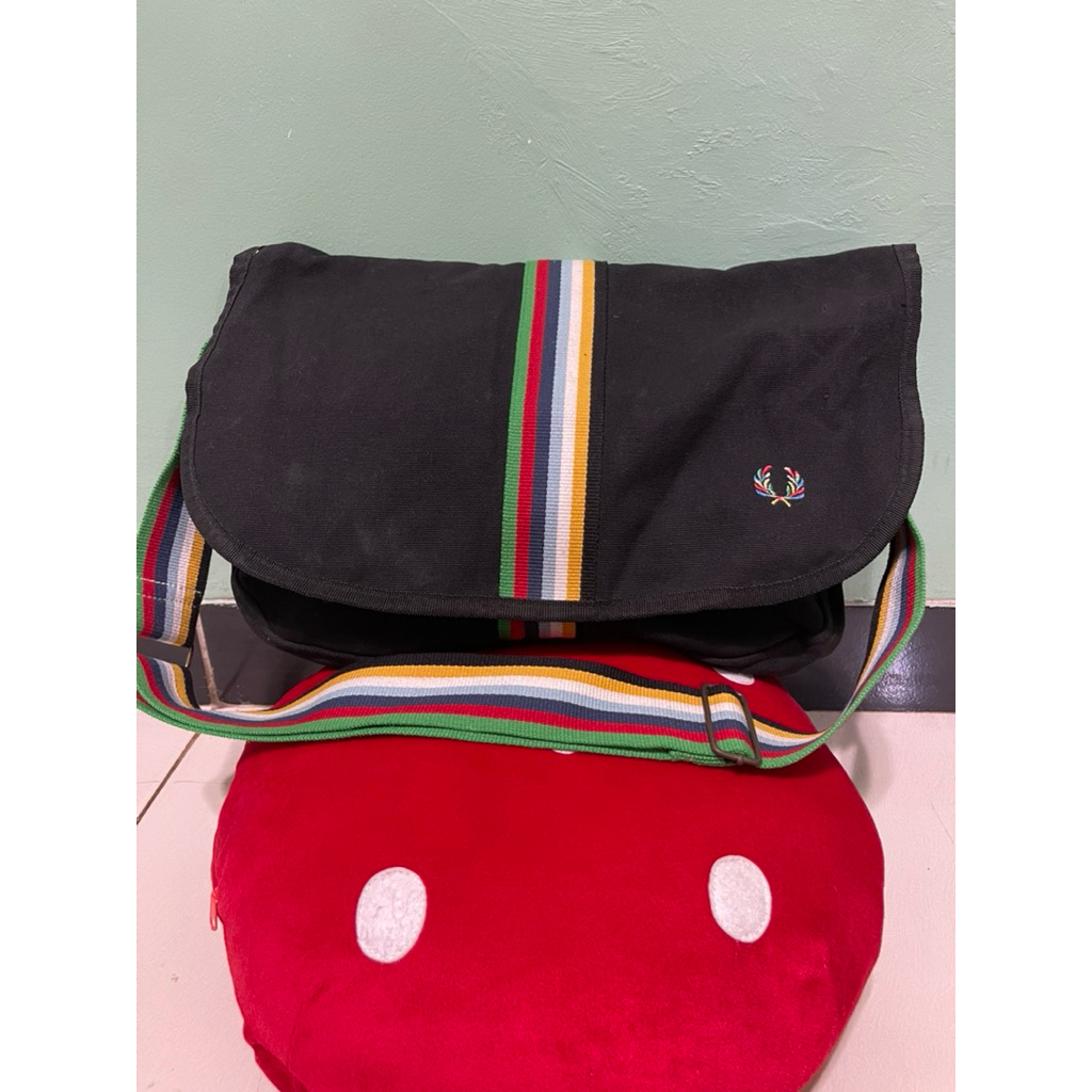 

TAS KAIN FRED PERRY