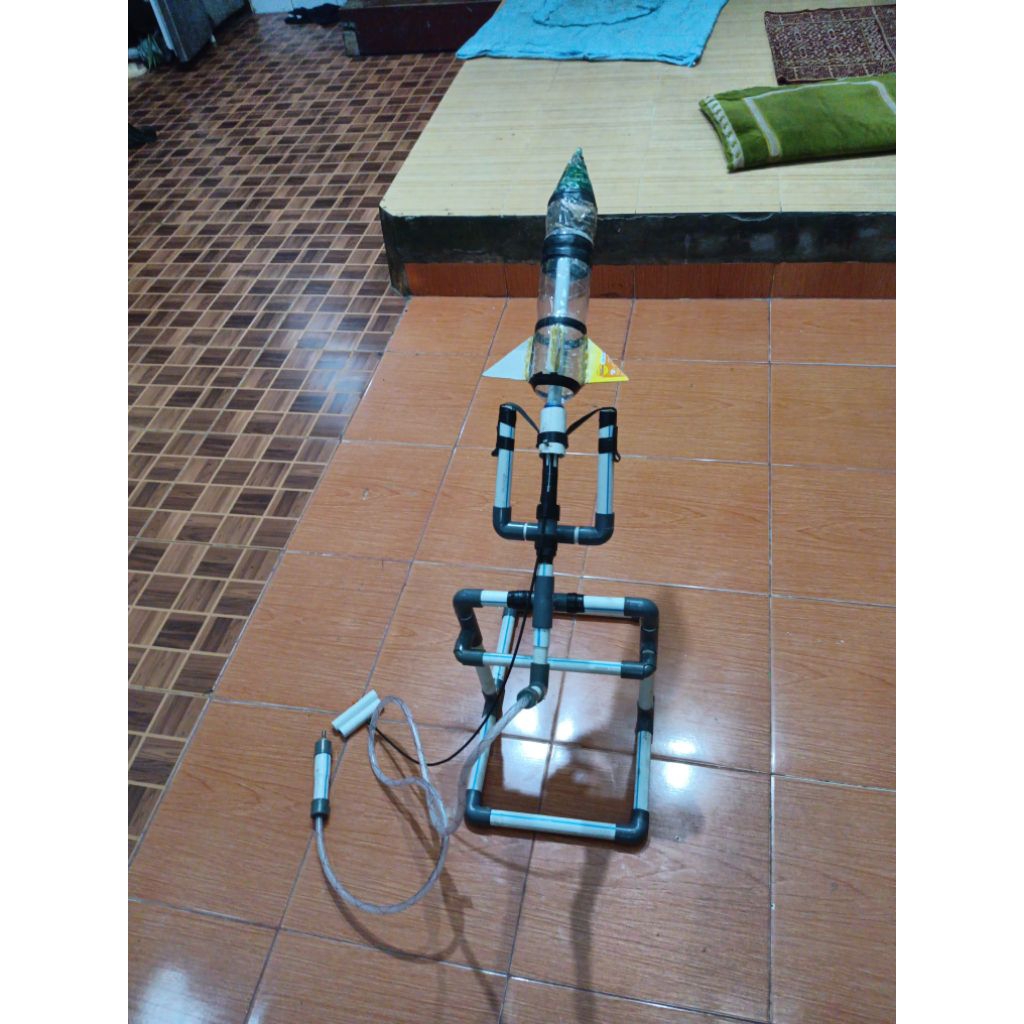 Roket Air dan Peluncur Roket Air Kumplit Siap Pakai Bisa Buat Lomba Antar Kelas