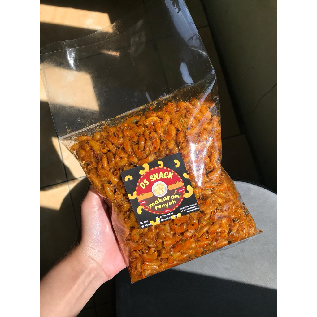 

MAKARONI CIKRUH PEDAS DAUN JERUK 250gr/500gr-Camilan enak/cemilan kering/makanan ringan/extra daun jeruk