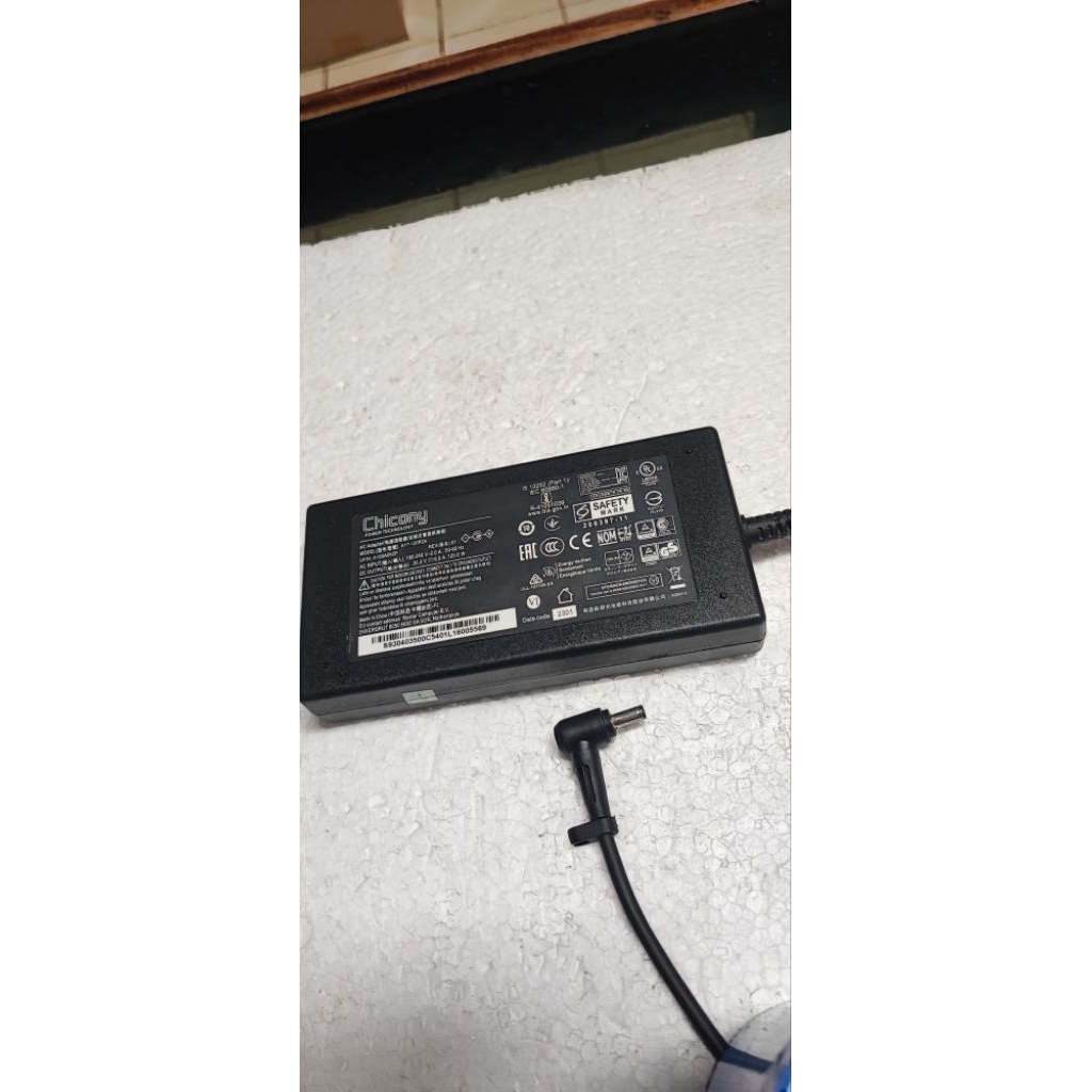 Adaptor CHICONY A17-120P2A  20V 6A 120Watt Jack jarum 4,5mm