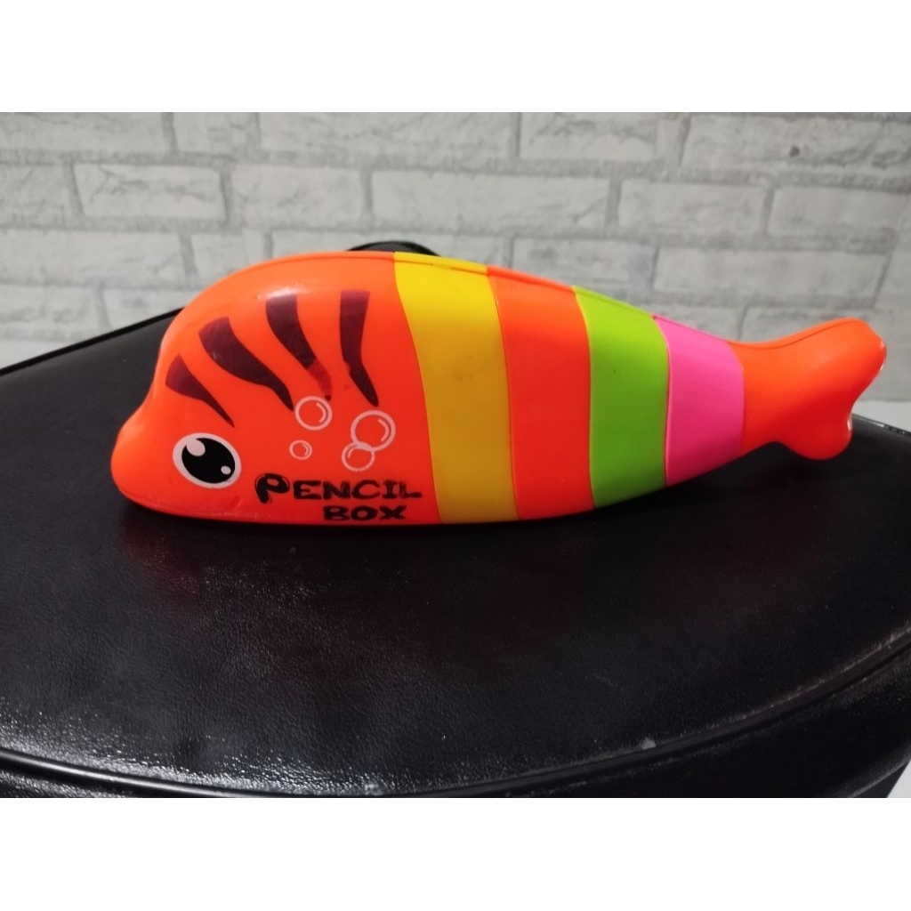 

Tempat pensil bentuk ikan
