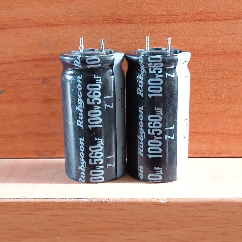 Elco 100v 560uF Cabutan Diameter 1.8cm Tinggi 3.6cm Harga 1 Pcs