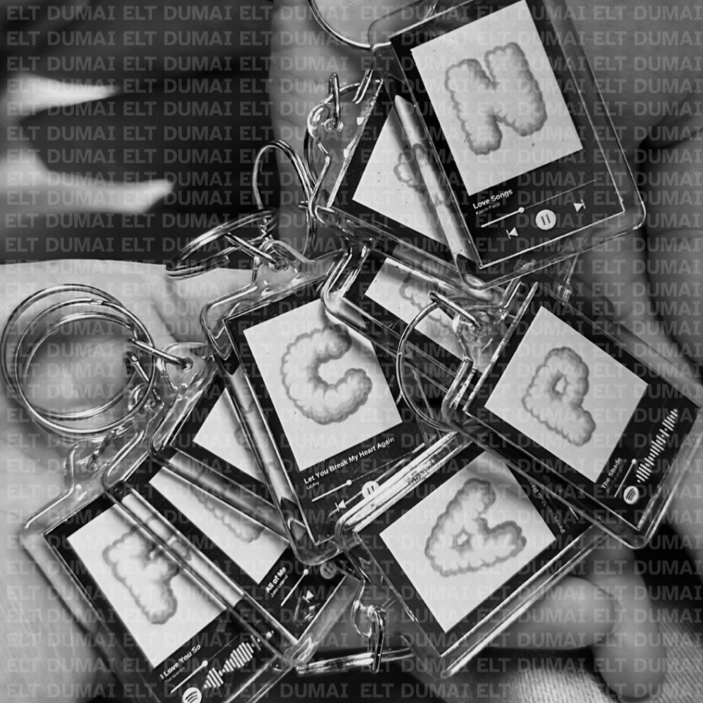 GANTUNGAN KUNCI KOTAK TERMURAH RIAU DUMAI INISIAL HURUF AKRILIK FOTO HURUF SPOTIFY DUA SISI GROSIR T