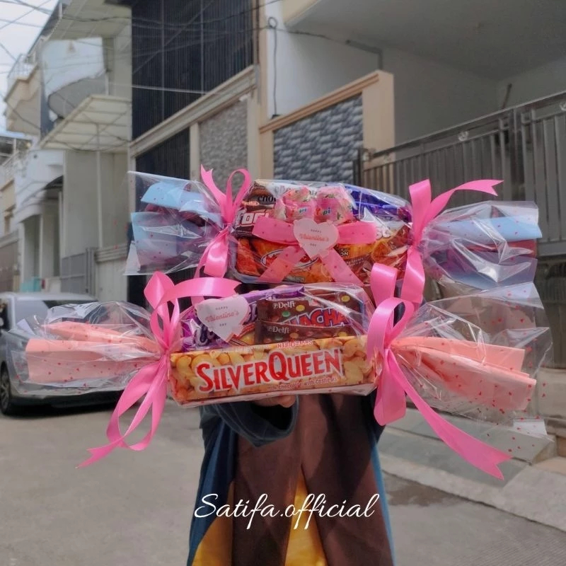 

Snack Candy Hampers Snack / Makanan Ringan Ulang Tahun / Hampers Hadiah Wisuda Cemilan Murah