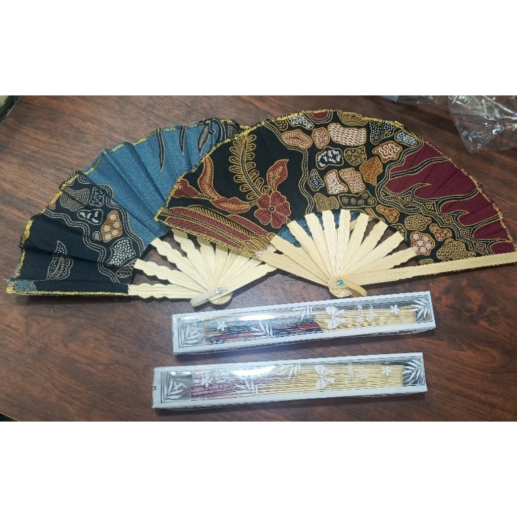 Kipas Batik Sedang Kemasan mika motif.