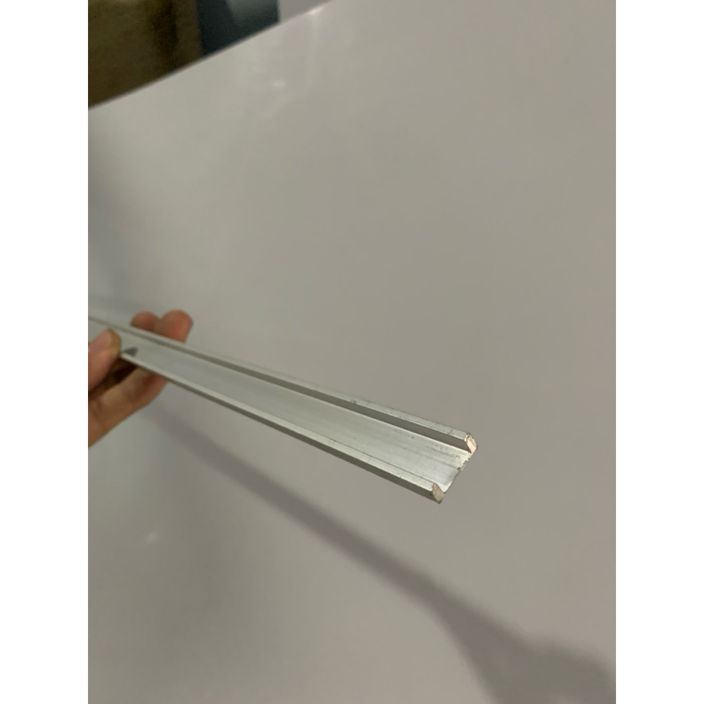 Rel Aluminium U Rel Bawah Etalase Aluminium / Sliding Lemari