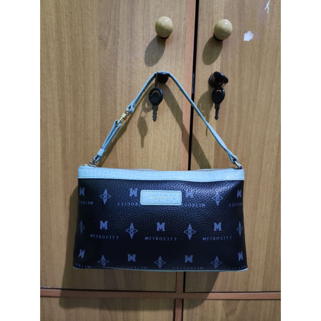 METROCITY WRISLET HANDBAG