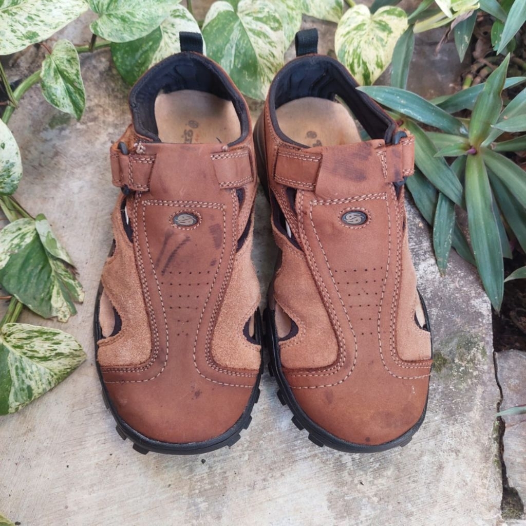 sepatu sneakers second dockers size 43