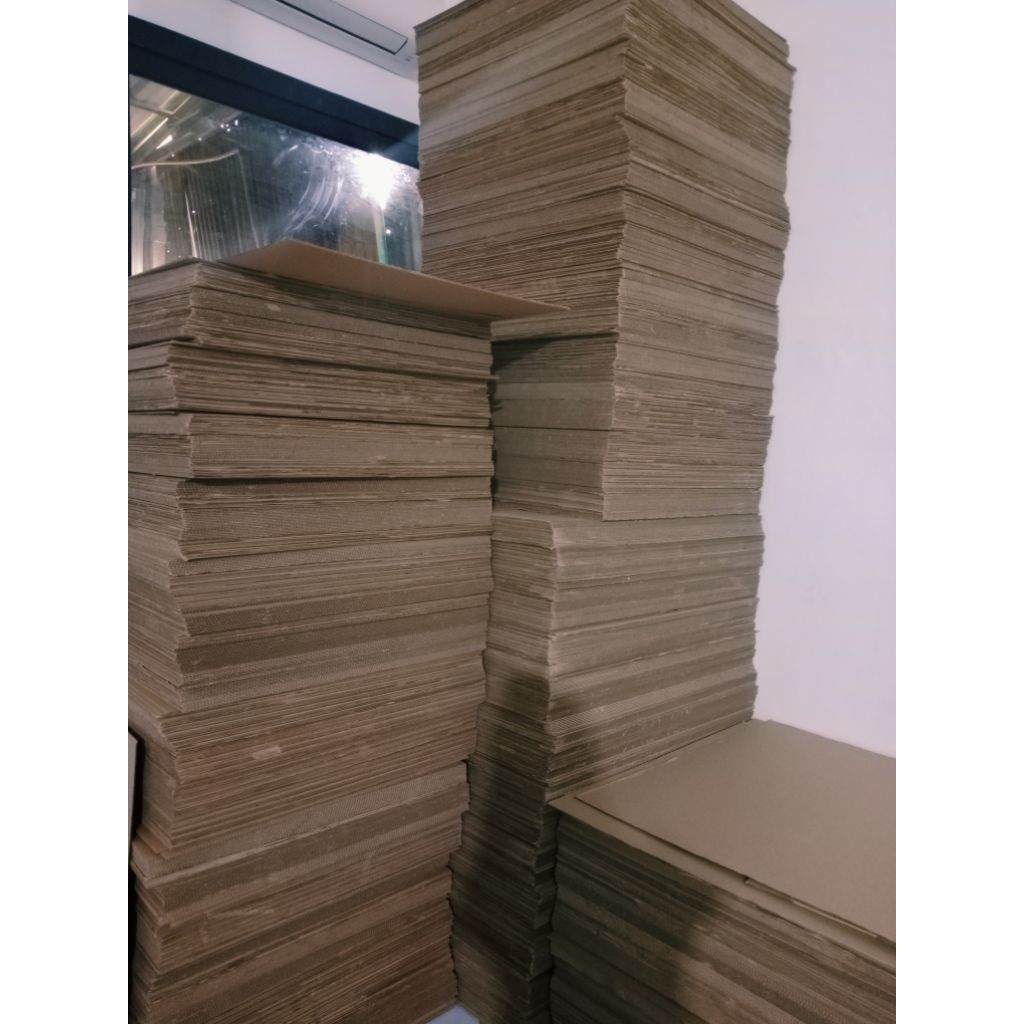 

Kardus lembaran / sheet ukuran 19x15 min order 500 lembar