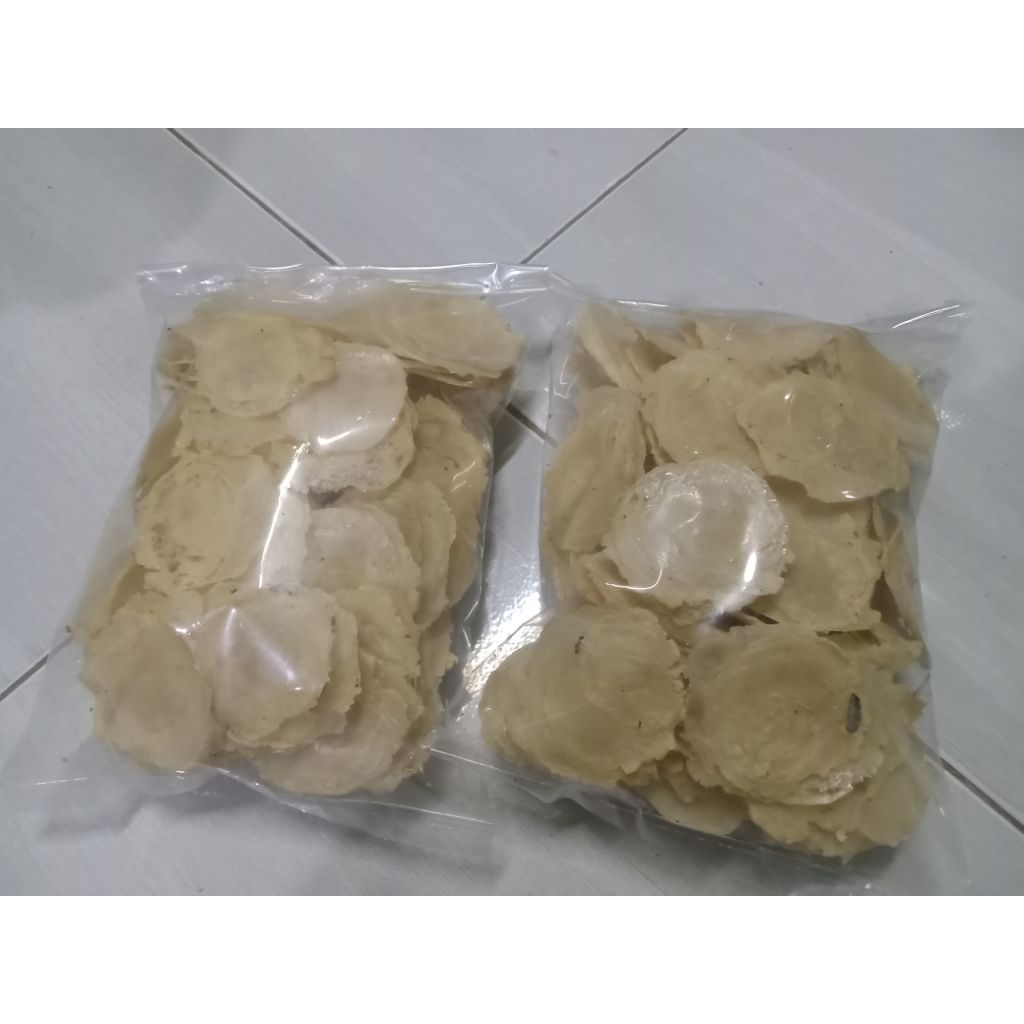 

Emping Mlinjo 250 gram mentah Oleh oleh cilacap renyah