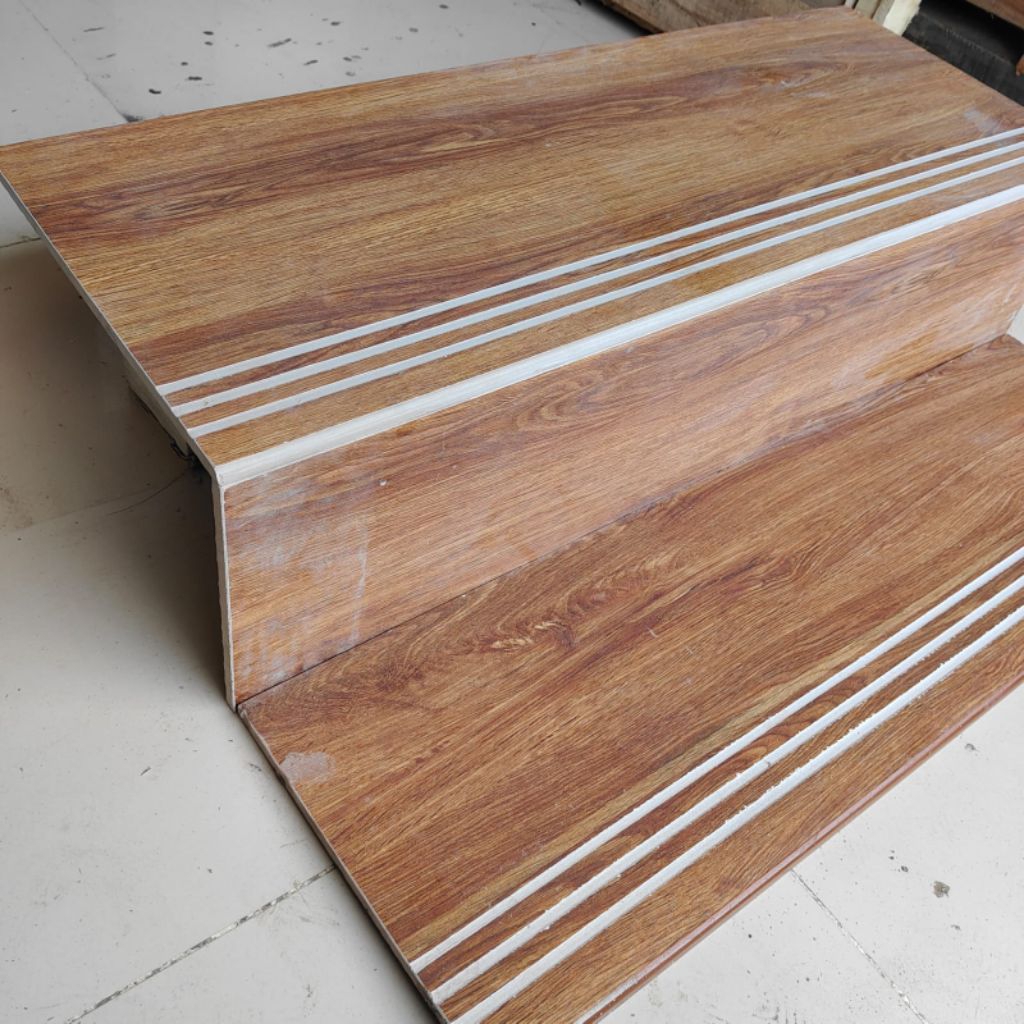 Granit Tangga Step Nosing