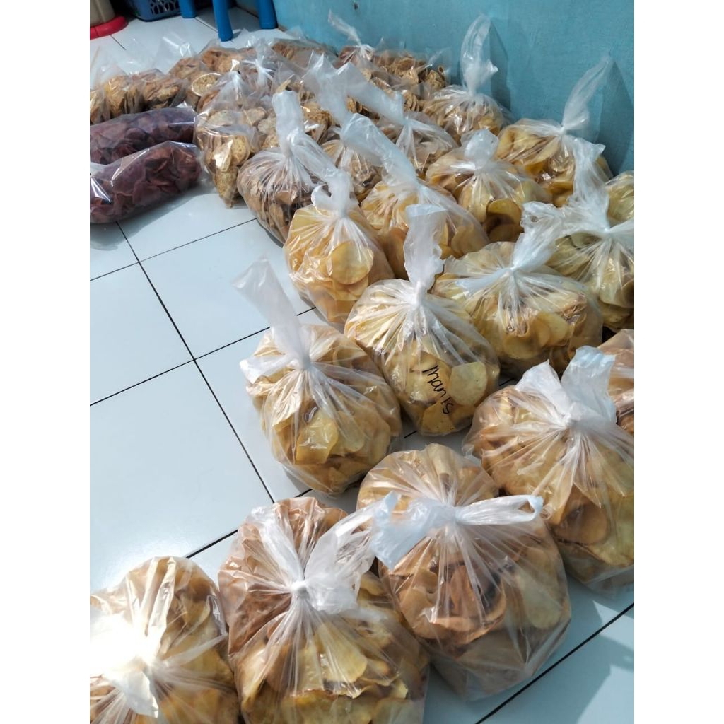 

Keripik singkong, tempe, pisang dan ubi fresh