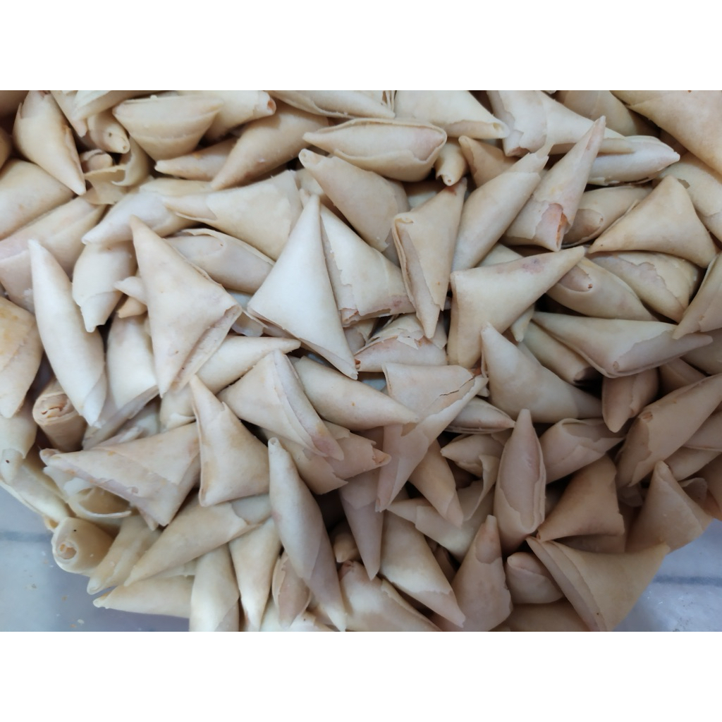 

samosa sarikaya . snack samosa pedas mani kemasan repack 250g