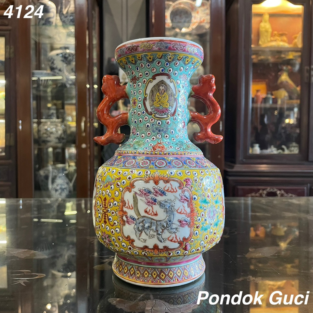 A Enamel Flower Vase Qing Dinasty, guci antik, vas antik, keramik antik, barang antik, dekorasi ruma