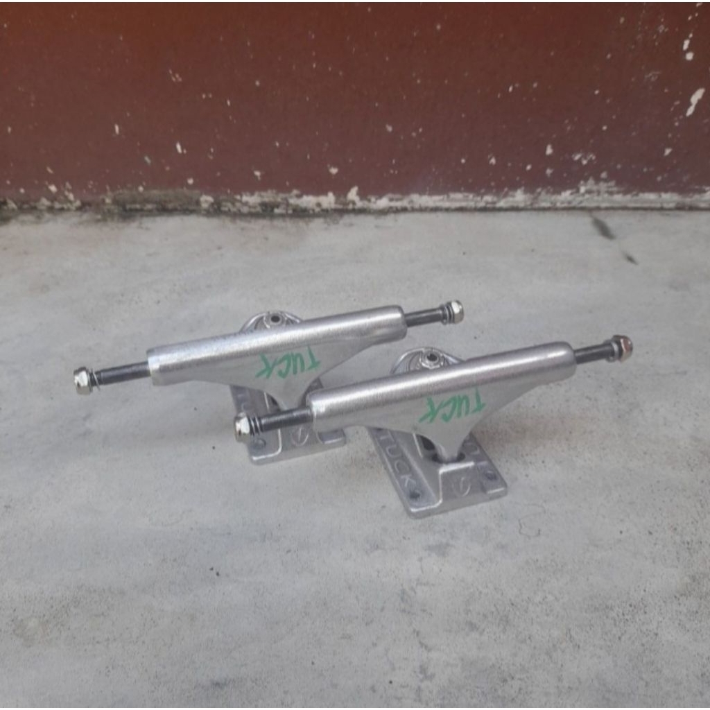 Skateboard Truck Tuck second / bekas