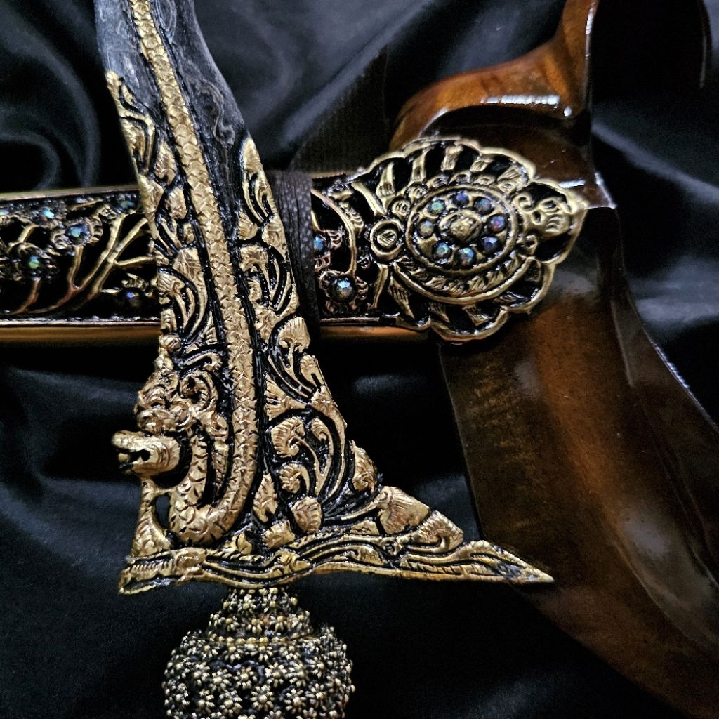 Keris Nogo Rojo Luk 5 Kinatah Sepuh Emas Pamor Uler Lulut